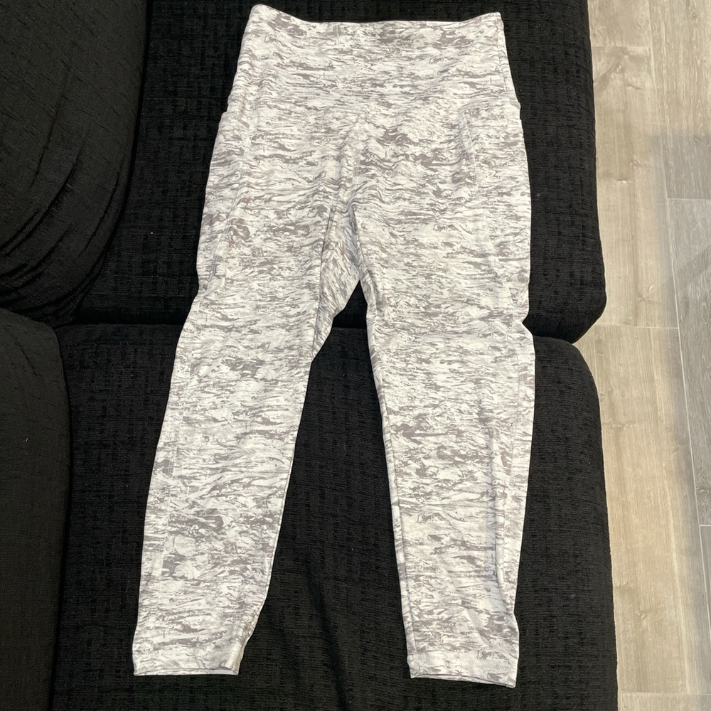 Daisy Fuentes White and Gray workout pants